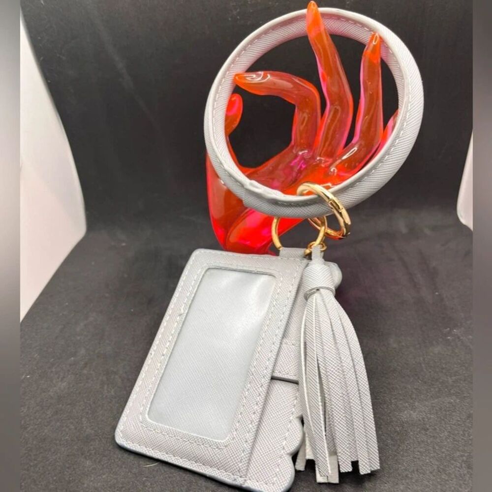 Francesca’s Scallop Card Case gray